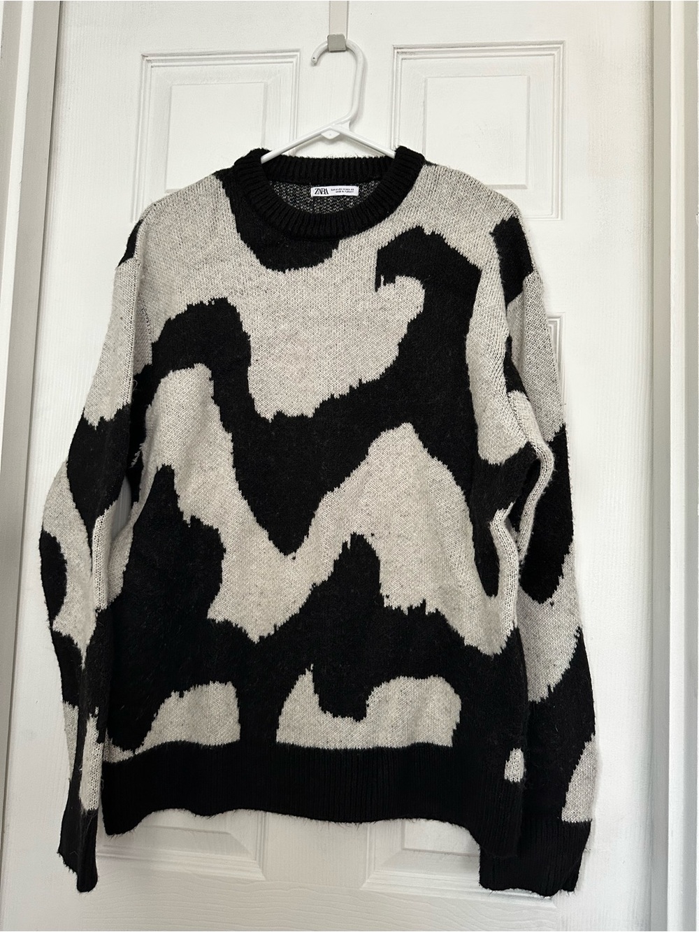 ZARA Black & Cream Abstract Wave Crewneck Sweater